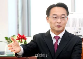 "윤석열 대통령과 한동훈 대표가 굳게 손을 잡아야 한다"