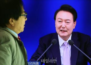 [尹 임기반환점 ⑨] '관건은 민생'…트럼프 승리 비결 참고하라?