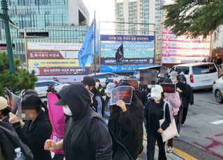 [단독] 교내 점거한 동덕여대생 시위…"신고 범위 벗어난 불법 집회"