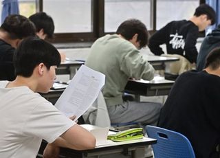 수능 전날 '쩌렁쩌렁' 대규모 축제 연 대전의 한 사립대…학부모 항의 '폭주'