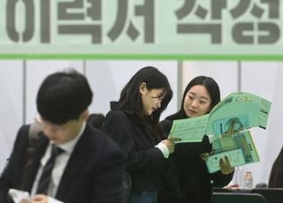 일자리 뺏는 늙은이? 이대로면 노인 부양에 ‘청춘’ 바칠 수도