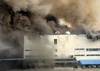 수원 전자제품 공장 화재 3시간만에 진화…인명피해 없어