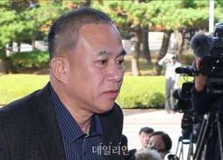 명태균 여론조사 조작 의혹 고발인 조사…변호인 1명 사임