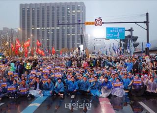 [11/20(수) 데일리안 출근길 뉴스]이재명 신격화까지…'지지층 흡수·친명내 후계 경쟁' 서막 올랐다 [정국 기상대] 등