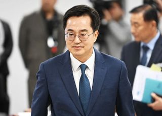 김동연, "움직이면 죽인다"는 최민희 발언에 "코멘트 필요없다"