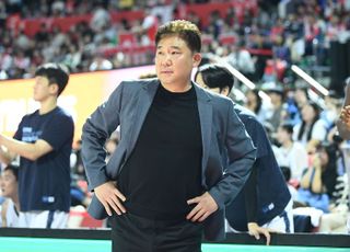 김승기 소노 감독, 수건 폭행 논란…KBL 진상조사