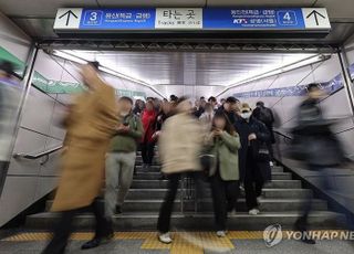 준법투쟁, 피해는 고스란히 시민들에게…1호선만 27대 '20분 지연'