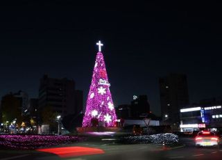 [포토] '시민 행복 기원'…안양역 광장 '성탄트리 점등'