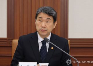 교육부 장관 "내년도 의대 정원 조정 가능성 없어…수시 미충원, 정시로 이월"