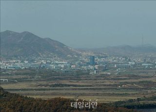 북한, '남측 자산' 또 손댔다…개성공단용 송전탑 전선 제거