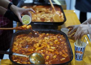 “구관이 명관” 마라탕후루 지고 떡볶이 다시 뜬다