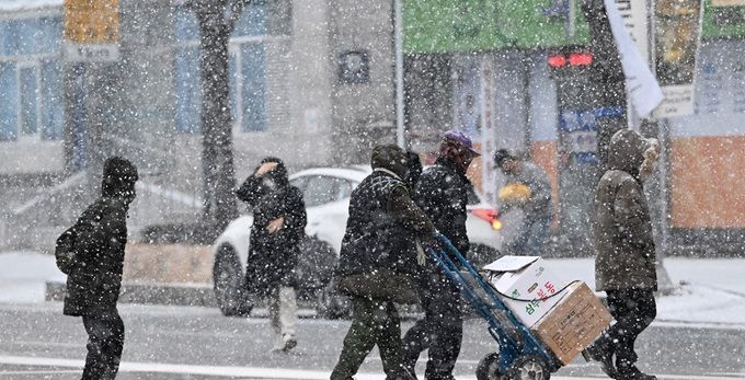 26일 밤부터 중부지방에 첫 눈 온다…전국 곳곳에 대설주의보