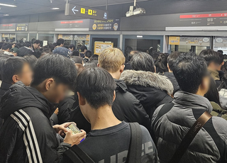 여름 물폭탄보다 더 난리였던 '서울 폭설 출근길'…"죽다 살아났다"