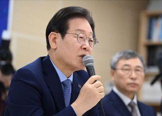 이재명 '사법리스크' 여전한 상황서도 광폭행보…시선 돌리기?