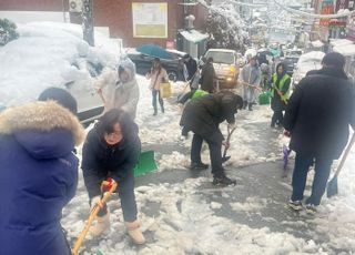 성남시, 이틀째 폭설에 전 직원 동원해 제설작업