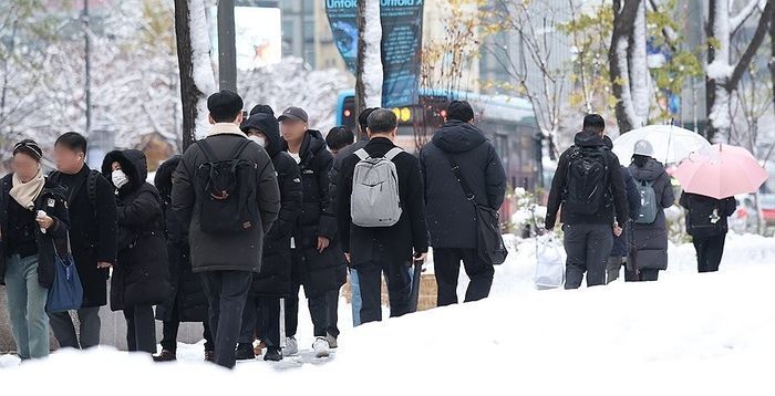 서울 대설경보 오전 10시 해제…쌓인 눈 많아 빙판길 조심해야