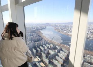 기준금리 ‘깜짝’ 인하에도…대출 규제로 부동산 시장은 ‘요지부동’