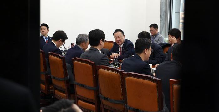 野, 사상 초유 '예산 감액안' 강행 처리…與, 반발 퇴장