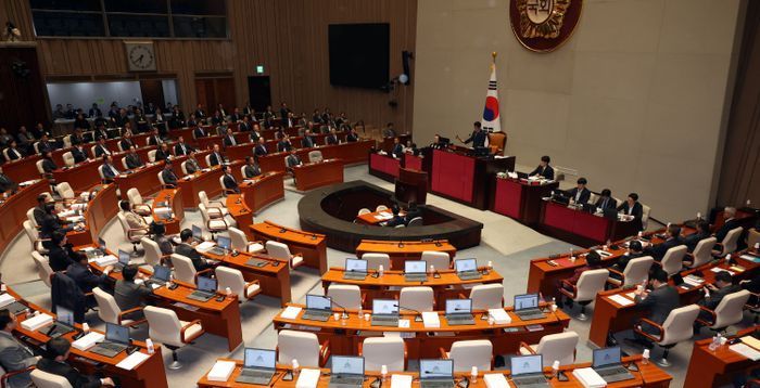 거대 야당의 횡포…'감액만 한' 내년도 예산안 야당 단독 처리 (종합)