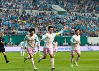 임영웅, 자선축구대회 수익금 12억 전액 기부