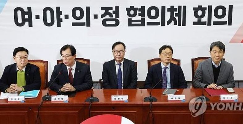 여야의정 협의체 결국 좌초됐다…의료계 "내년 의대 모집 정지해야"