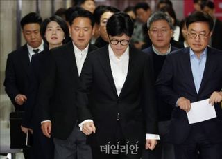 [실패한 계엄령] 국민의힘, '내각 총사퇴·국방장관 해임' 의견 모아…尹 탈당은 결론 못내