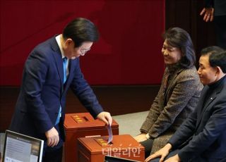 감사원장·중앙지검장 탄핵안 야당 주도 본회의 통과…직무 정지