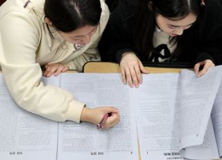 쉽지도 어렵지도 않았던 수능…의대 노린 최상위권 변별에 문제 없을까