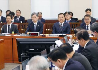 [실패한 계엄령] "계엄해제 표결 막아"…野행안위, 국회봉쇄 경찰 '내란 가담자' 총공세