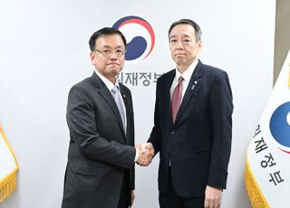 최상목, 주한 日대사에 “경제 시스템 굳건…중장기적 영향 거의 없어”