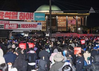 비상계엄 ‘불똥’ 튈라…연말 특수 앞뒀던 공연계 “관객 발길 끊길까 걱정”