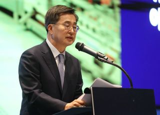 김동연, "정치적 불확실성 해소·경제살리기 모두 앞장설 것"