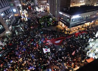 “송년회도, 저녁 약속도 취소” 외식업계, 팬데믹 재현에 배달 전환 이어져