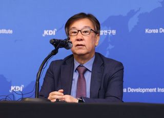 KDI 원장 “탄핵 정국 혼란, 경제 부정적 영향 오래가지 않을 것”