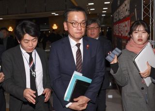 최상목 “국무회의서 비상계엄 강하게 반대…경제 미치는 영향 제한적”