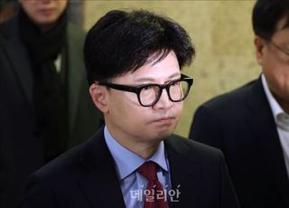 [속보] 한동훈 "윤 대통령, 조기퇴진 뜻 없다는 것 확인"