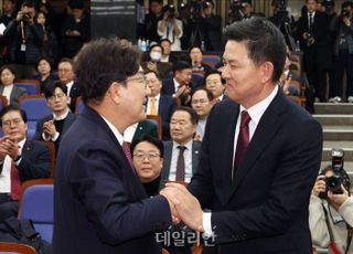 [권성동 선출 ②] '탄핵 저지' 마지노선 붕괴 초읽기…權 대응은