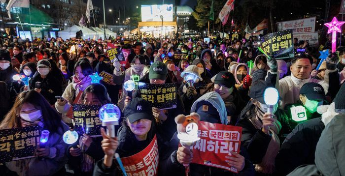 침묵 깬 북한…"尹 비상계엄 사태, 北에 '꽃놀이패'"