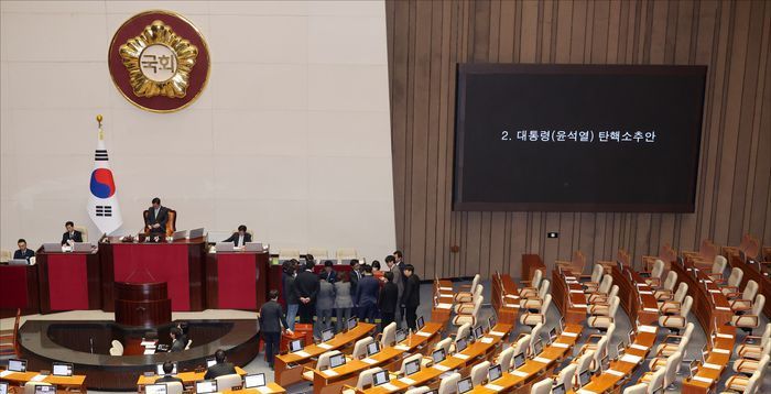 "尹, 탄핵 가능성 높아…친한~친윤, 자중지란 말아야"