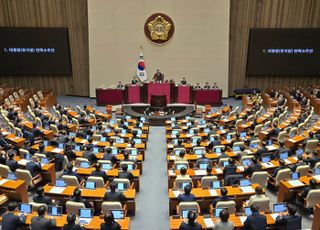 '탄핵소추안' 국회 본회의 통과…尹, 의결서 접수 즉시 직무정지