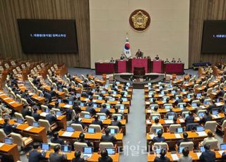 '탄핵소추안' 국회 본회의 통과…尹, 의결서 접수 즉시 직무정지