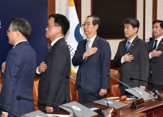 한덕수 권한대행 첫 국무회의 "국민 여러분께 머리숙여 사죄"