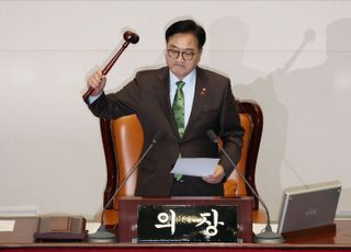 우원식 만나는 최태원·손경식, 반기업 법안 저지 가능할까