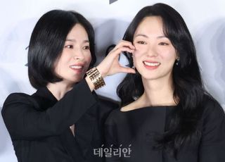 송혜교·전여빈, '검은 수녀들'로 '검은 사제들' 흥행 이을까 [D:현장]