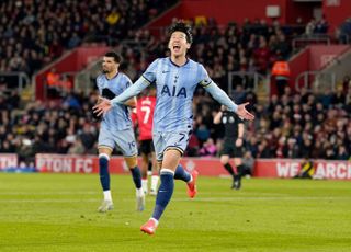 ‘전반만 뛰고 1골 2도움’ 손흥민, EPL 이주의 팀 선정