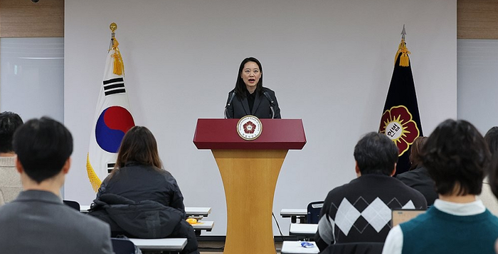 헌재가 尹에게 보낸 탄핵심판 서류…우체국 세 차례 방문했지만 반송