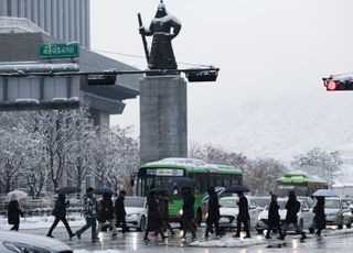 수도권 직장인, 출퇴근에 매일 1시간 22분…하루 9.1시간 직장서 보낸다