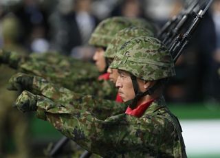 日, 자위대 인력난에 처우 개선…"수당 올리고 정년 늘린다"