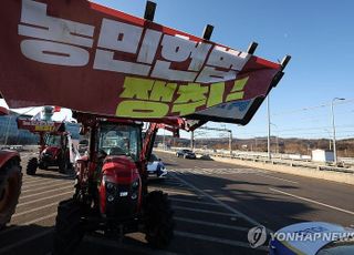 남태령에서 트랙터 진입 저지한 경찰들 고발당했다