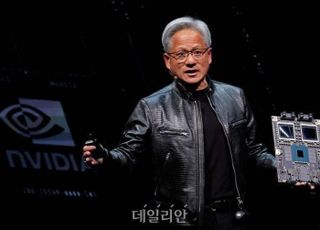 AI 훈풍에 HBM 순풍…더 거세진 中 굴기 [반도체 결산]